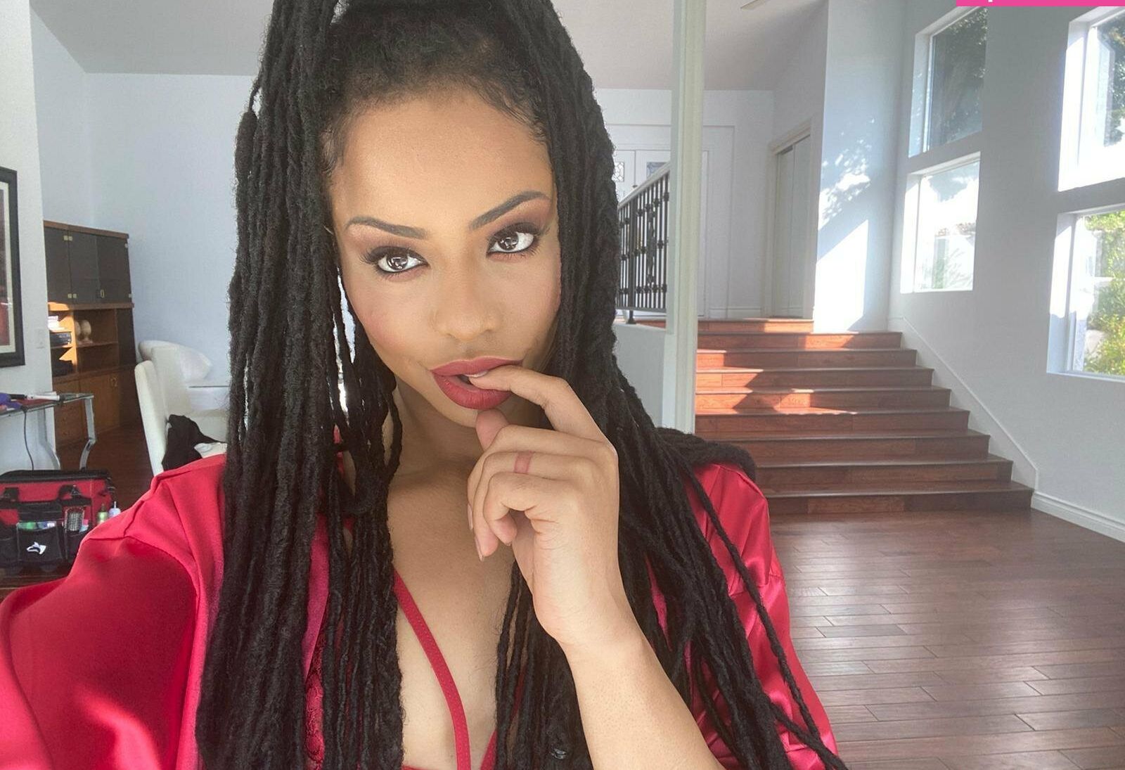 Kira Noir desnuda #109710406