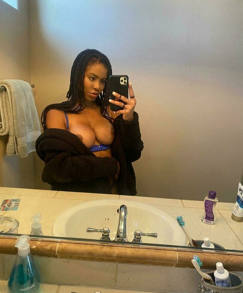 Kira Noir desnuda #109710442