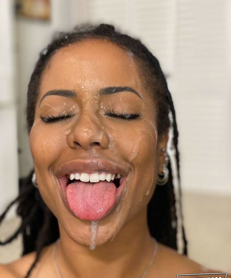 Kira Noir desnuda #109710481