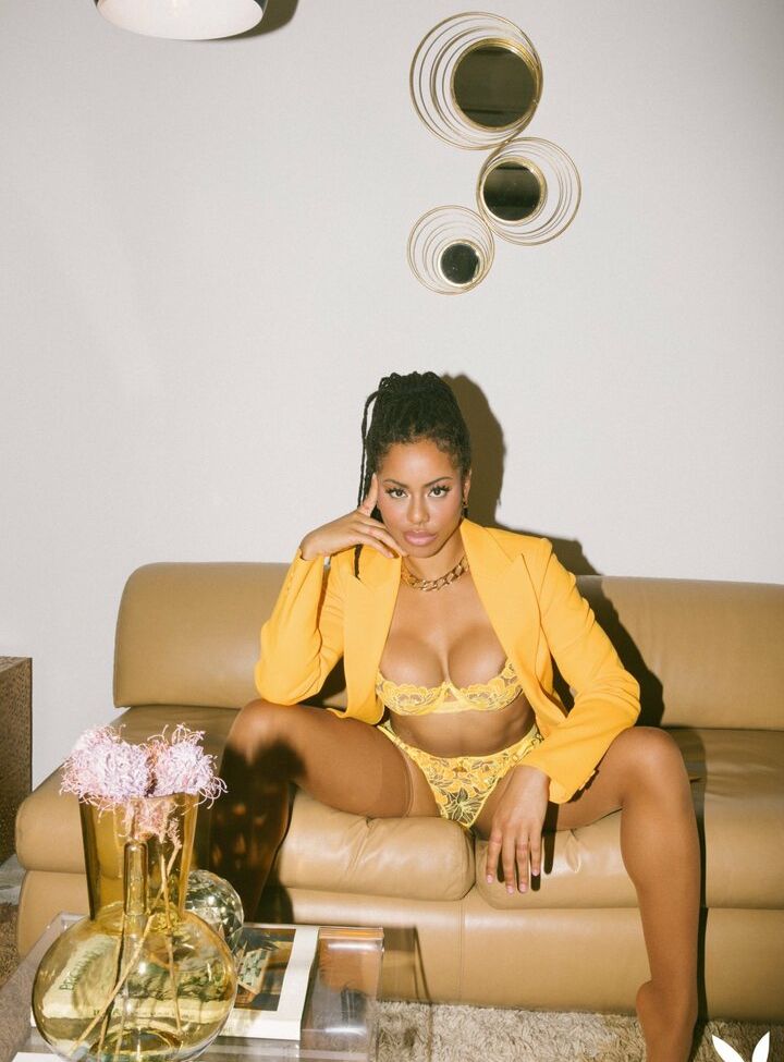 Kira Noir desnuda #109710592