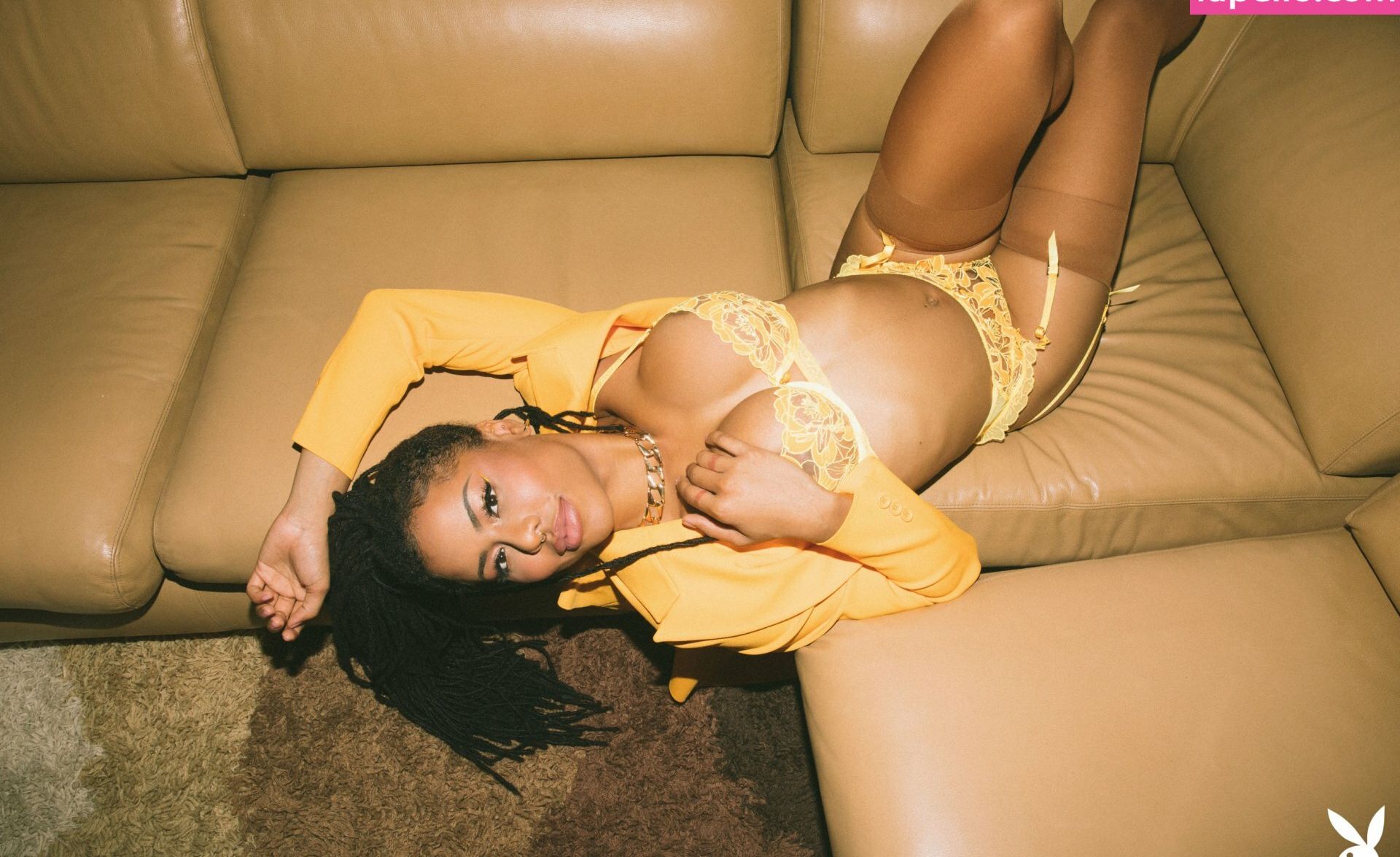 Kira Noir desnuda #109710593