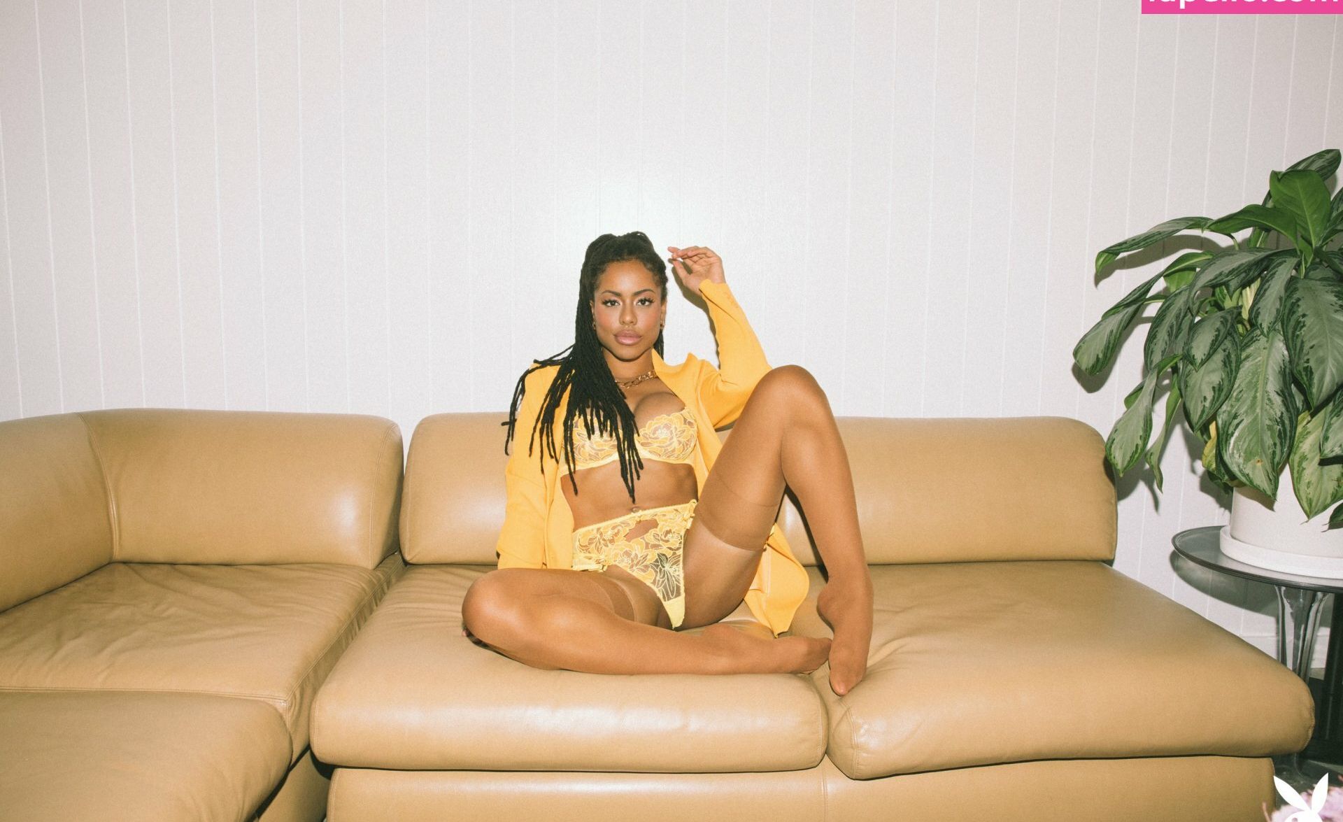 Kira Noir desnuda #109710595