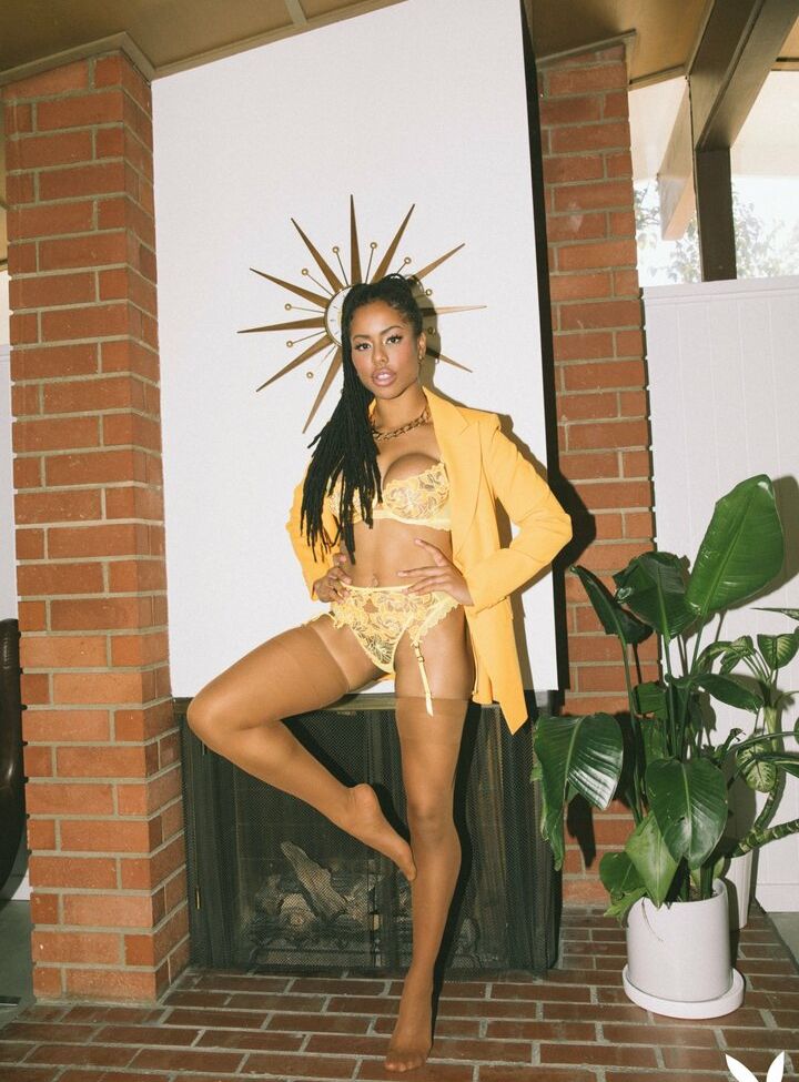 Kira Noir desnuda #109710598