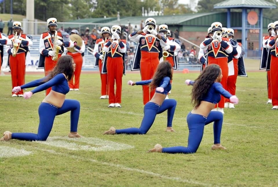 Chicas animadoras del sur
 #81602094