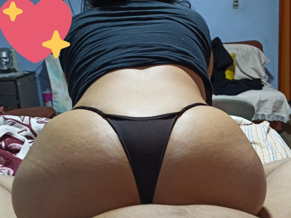 Mega culona cogiendo en tanga de hilo #101048645