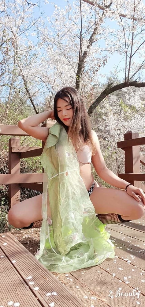Gadis cantik di rumah #93954140