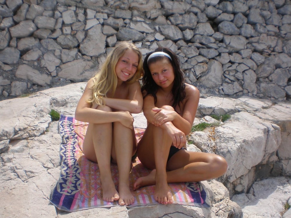 Schoene Frauen und suesse Fuesse #93911703