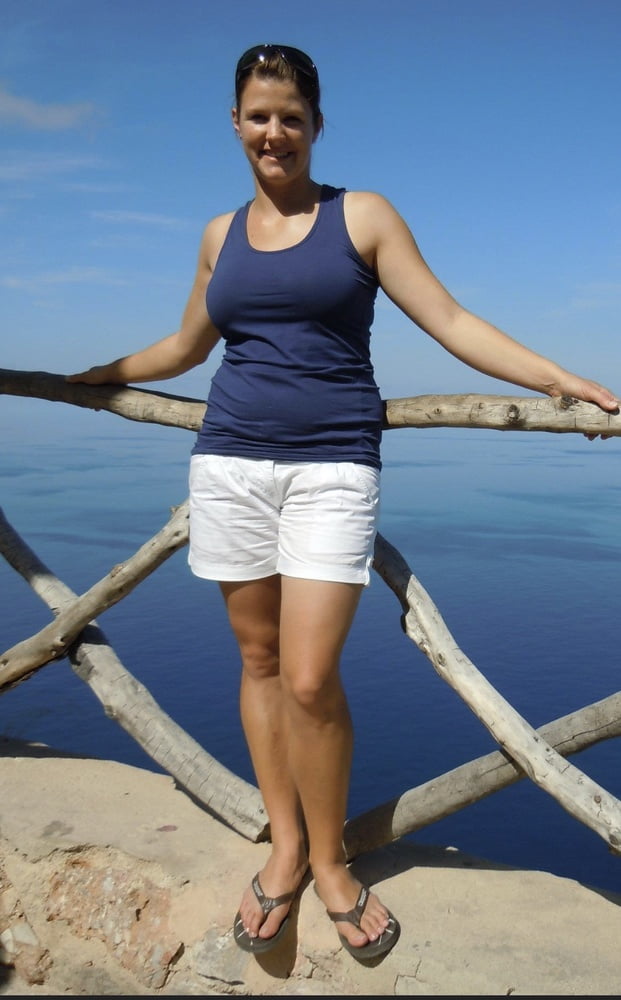 Schoene Frauen und suesse Fuesse #93911704