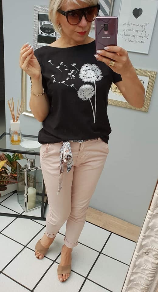 Schoene Frauen und suesse Fuesse #93911723