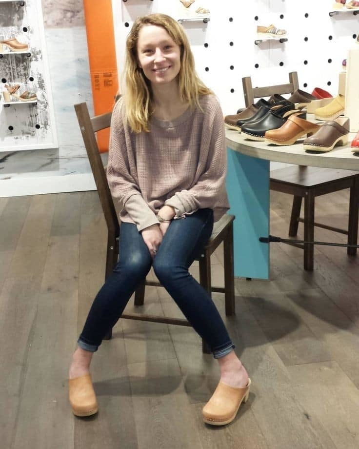 Schoene Frauen und suesse Fuesse #93911735