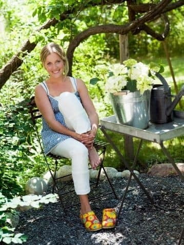 Schoene Frauen und suesse Fuesse #93911737