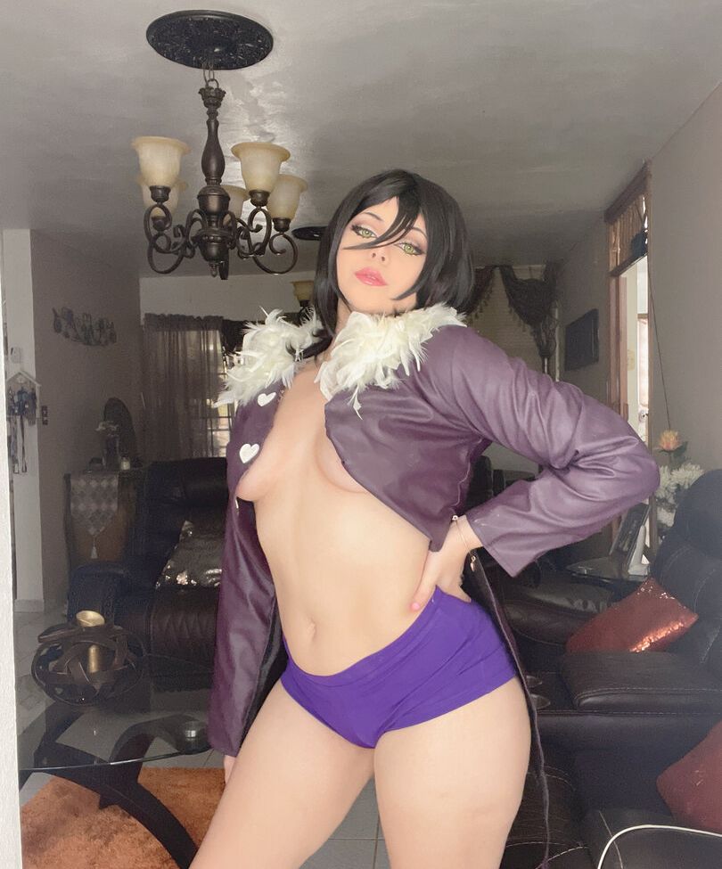 Natylikespizza desnuda #108473082