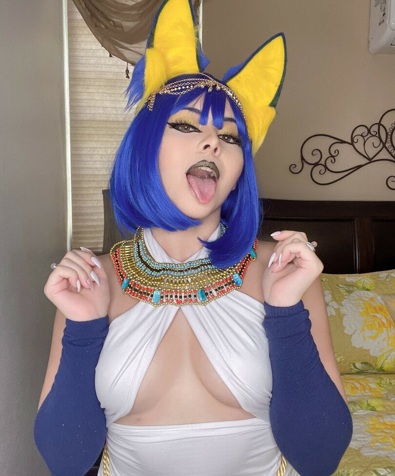 Natylikespizza desnuda #108473220