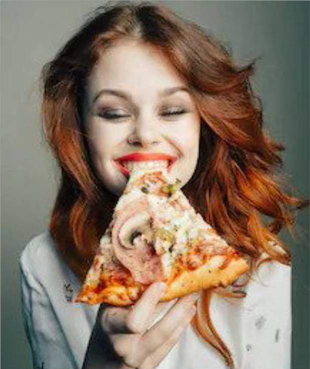 ピザを食べるホットな女の子
 #88358299