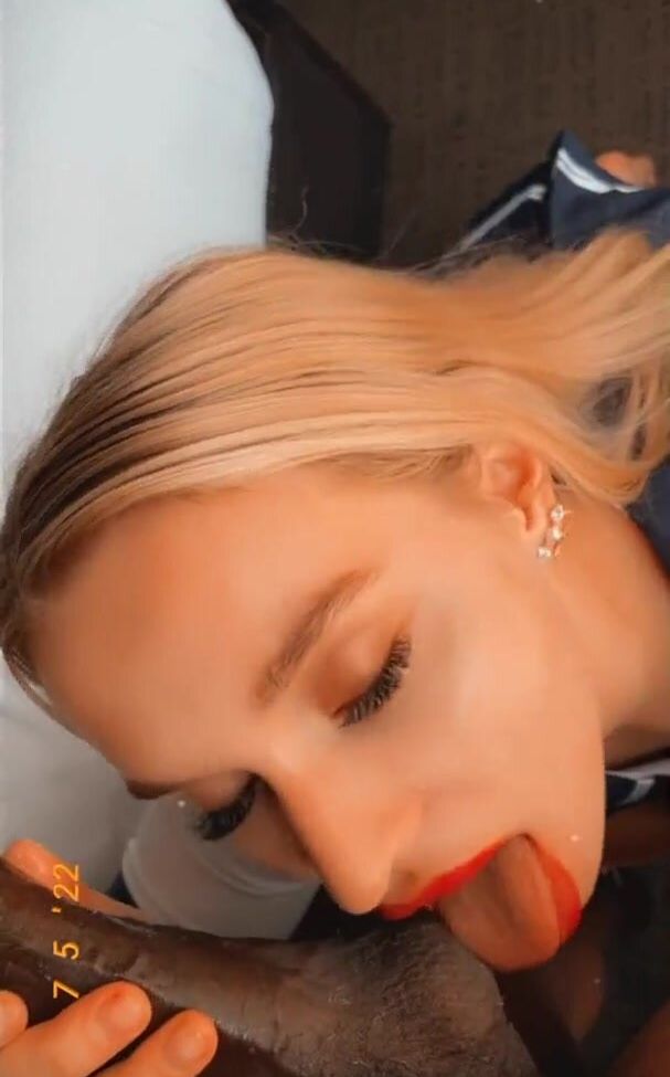 Realzoieburgher - nude #109572054