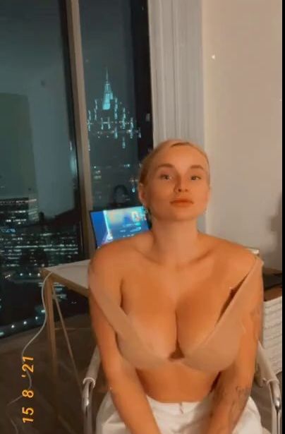 Realzoieburgher - nude #109572104