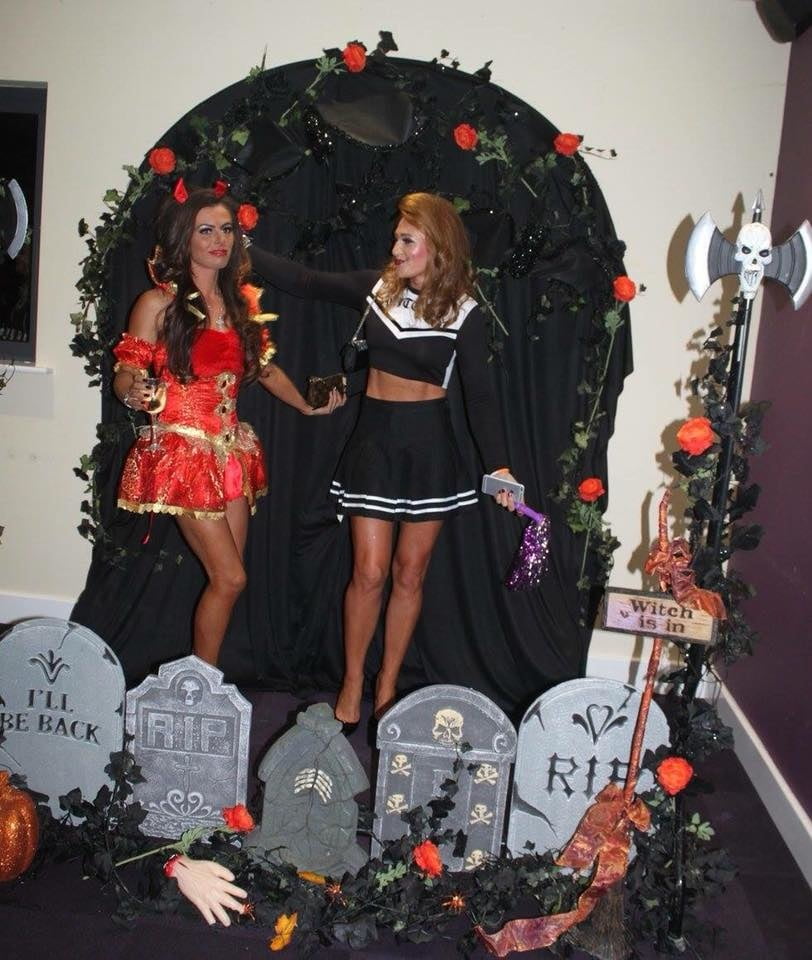 Putas en traje de fantasía 298
 #105138512