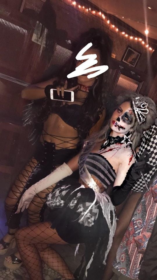 Putas en traje de fantasía 298
 #105138554