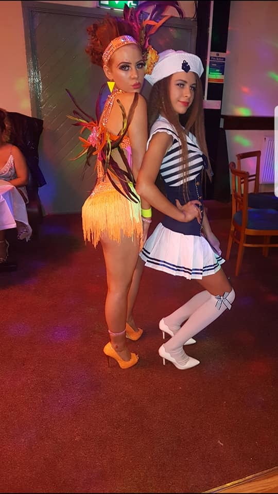 Putas en traje de fantasía 298
 #105138566