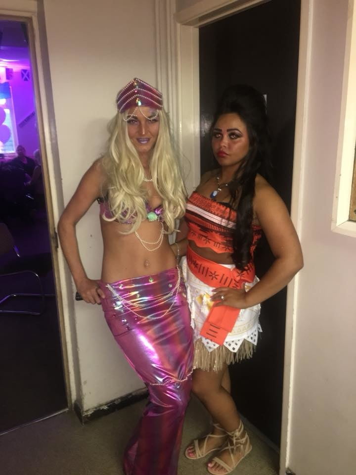 Putas en traje de fantasía 298
 #105138567