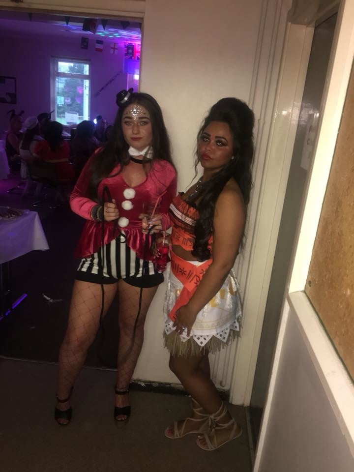 Putas en traje de fantasía 298
 #105138570