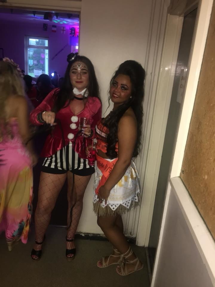 Putas en traje de fantasía 298
 #105138572