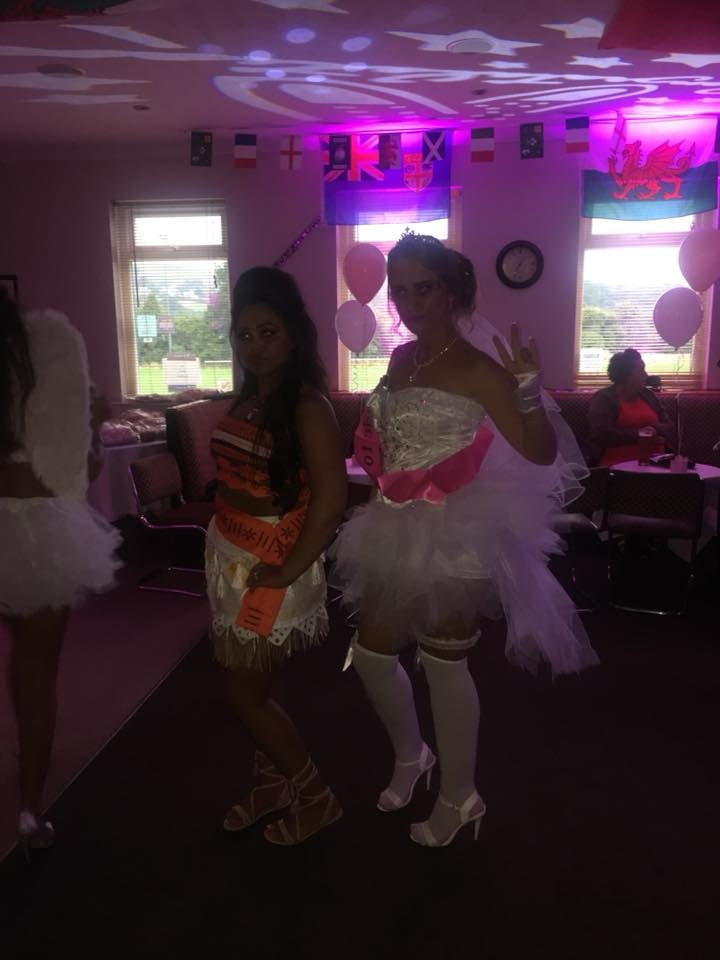 Putas en traje de fantasía 298
 #105138573