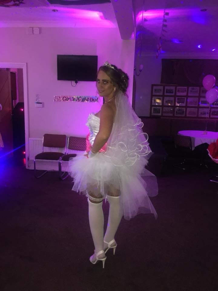 Putas en traje de fantasía 298
 #105138574