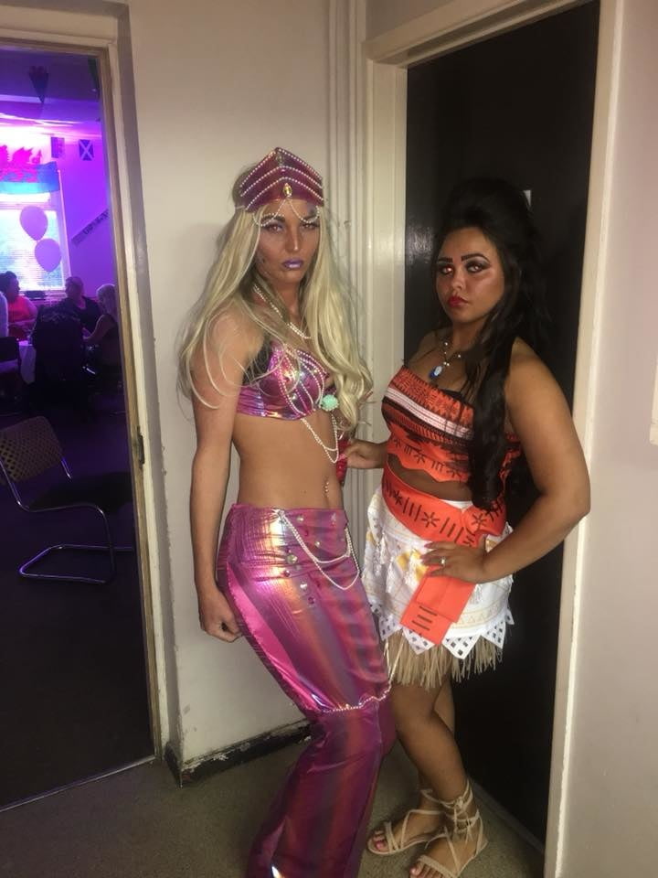 Putas en traje de fantasía 298
 #105138575