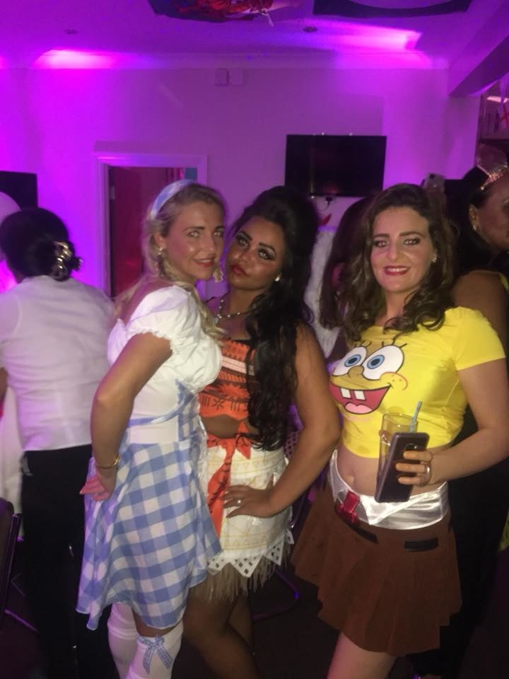 Putas en traje de fantasía 298
 #105138578