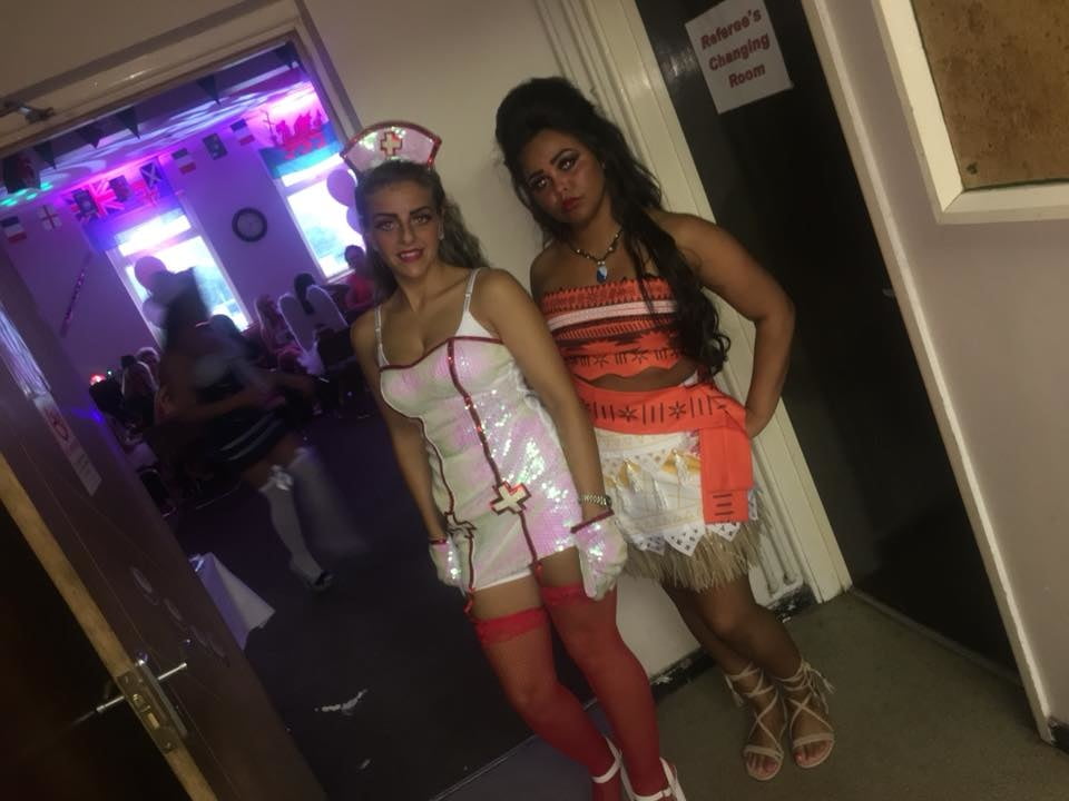 Putas en traje de fantasía 298
 #105138580