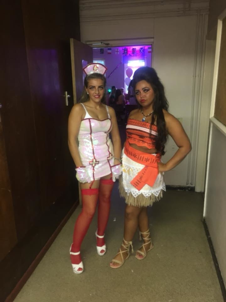 Putas en traje de fantasía 298
 #105138582