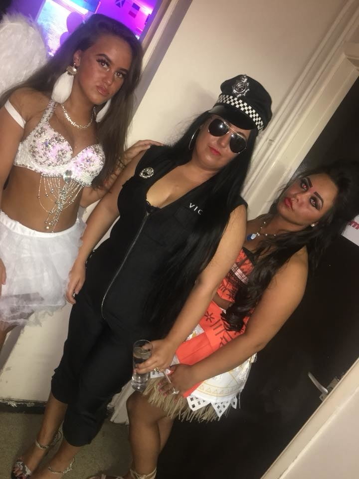 Putas en traje de fantasía 298
 #105138583