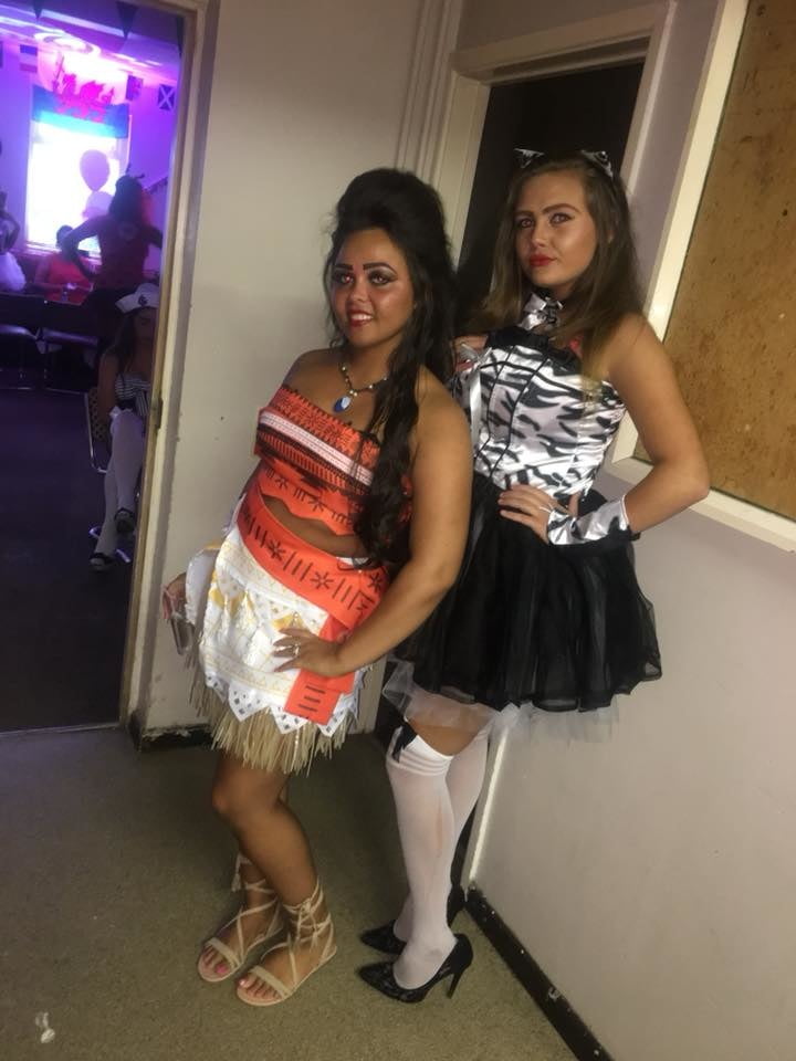 Putas en traje de fantasía 298
 #105138585