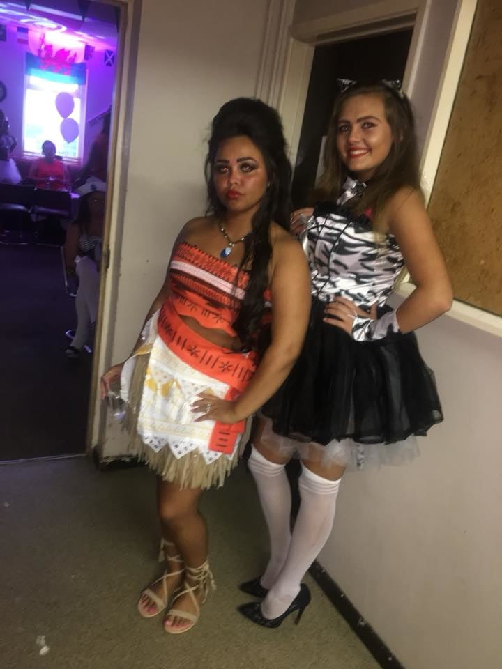 Putas en traje de fantasía 298
 #105138587