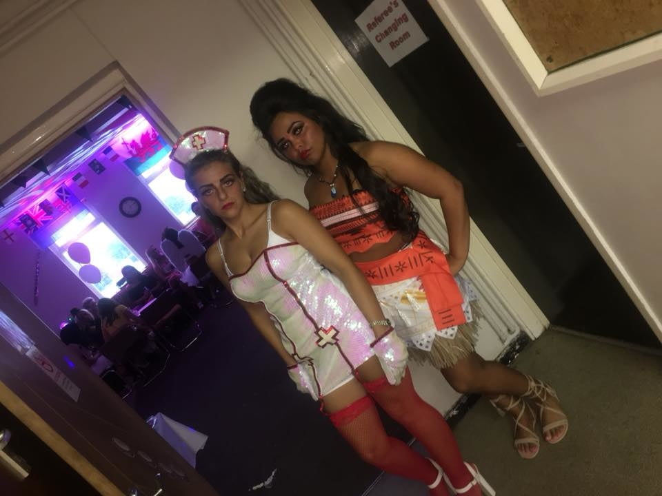 Putas en traje de fantasía 298
 #105138588