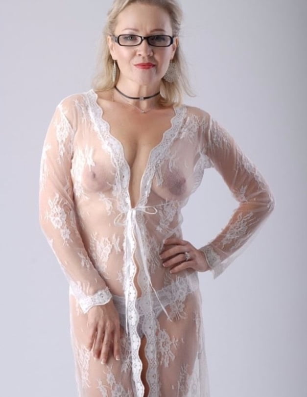 Sabroso vestido maduro
 #102541341
