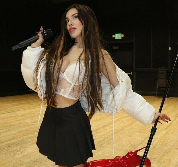 Ava Max desnuda #109752811