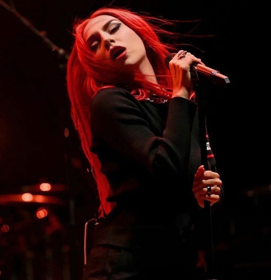 Ava Max desnuda #109752954