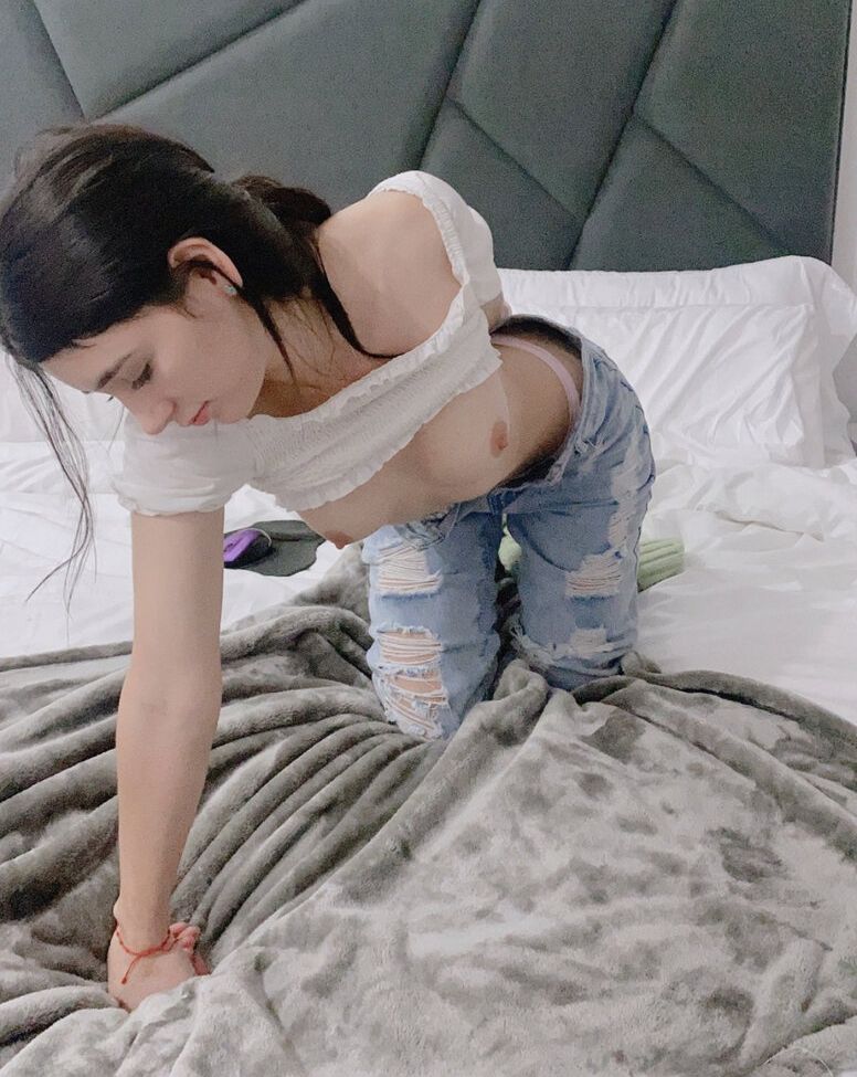 Catsara desnuda #108988467