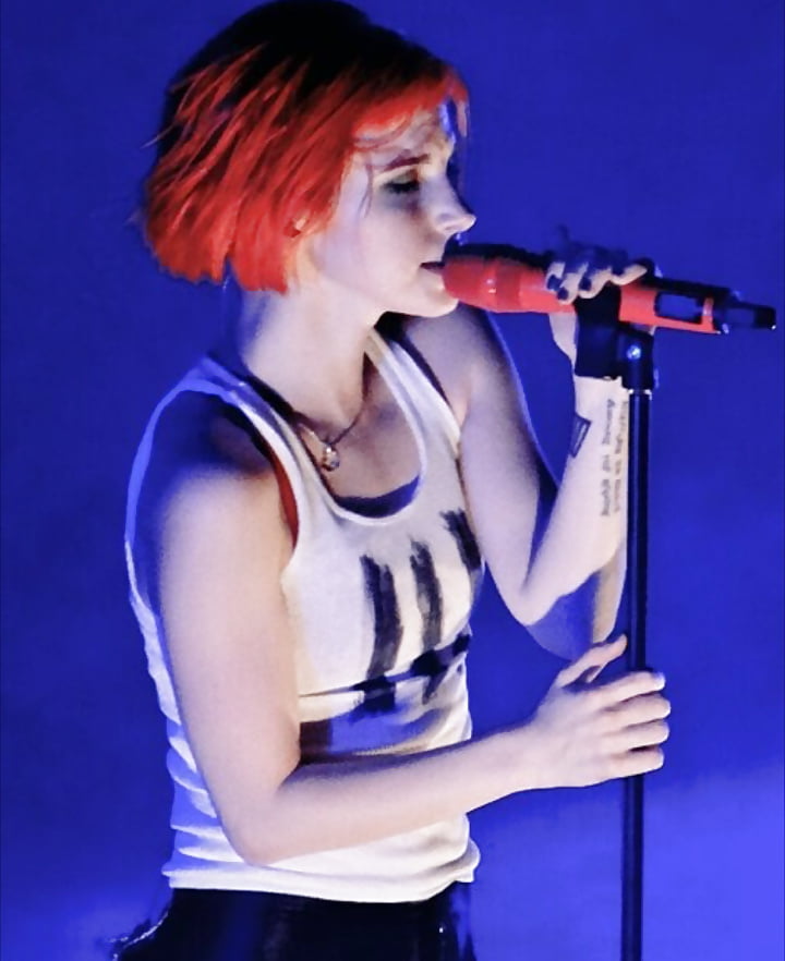 Hayley williams solo rogando por ello volumen 5
 #97061012