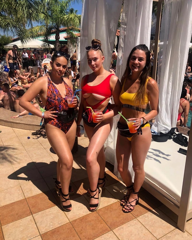 Putas británicas en el extranjero de vacaciones tetas culo bikini
 #81185784