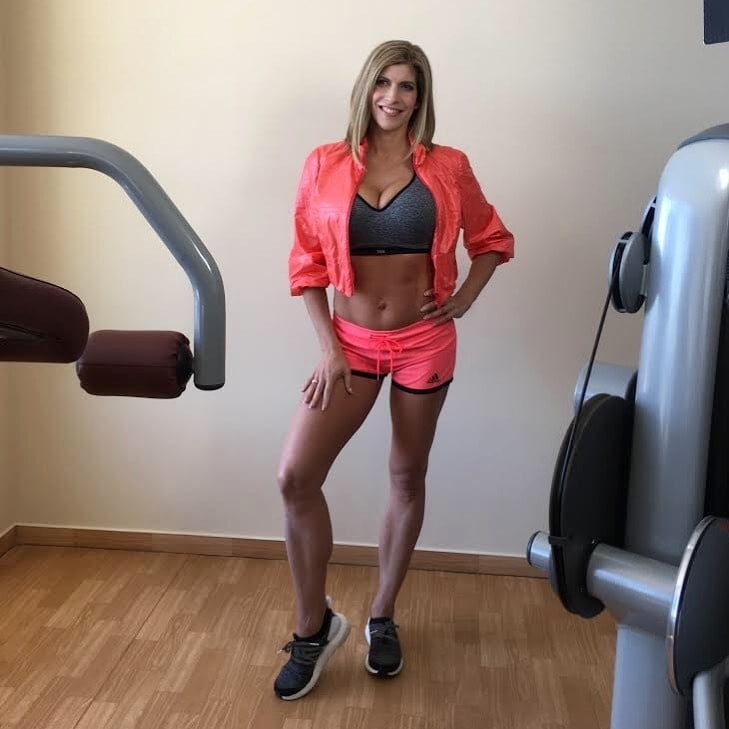 Alexandra Beres (ancienne championne du monde de fitness hongroise)
 #95665691