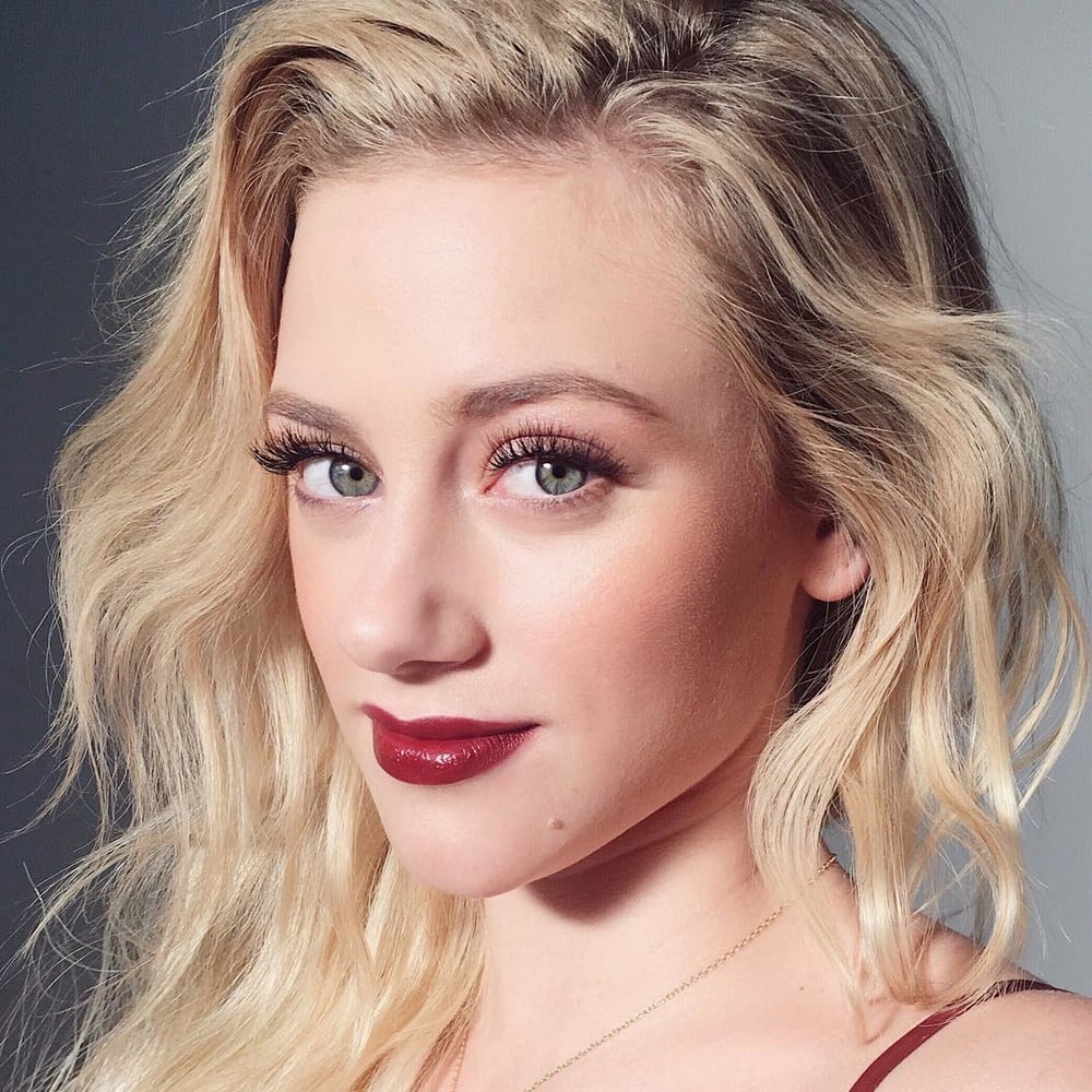 リリ・レインハート（Lili reinhart
 #81320755