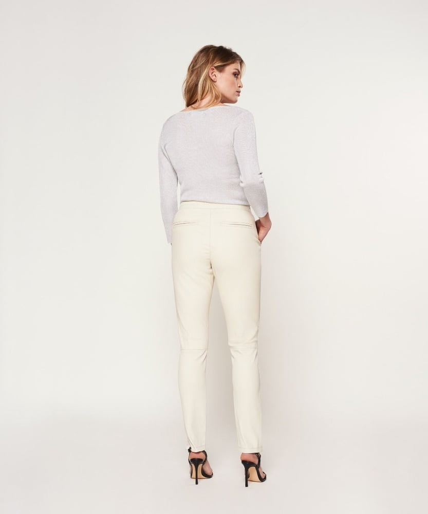 Pantalon en cuir blanc 3 - par redbull18
 #101892766