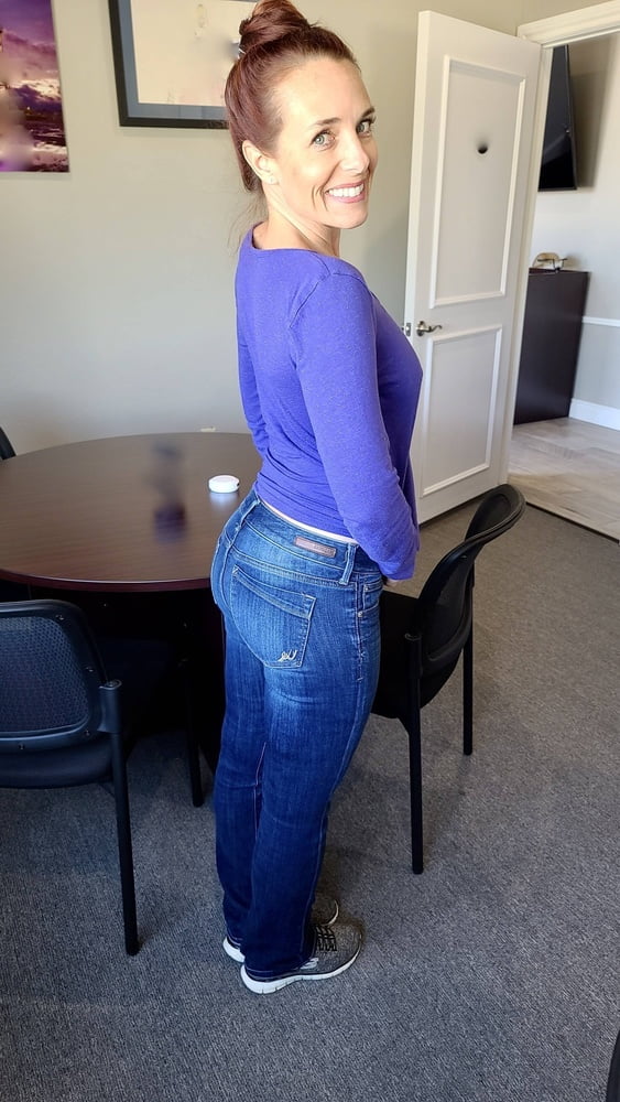 Wer ist sie, wie ist ihr Name
 #100978866