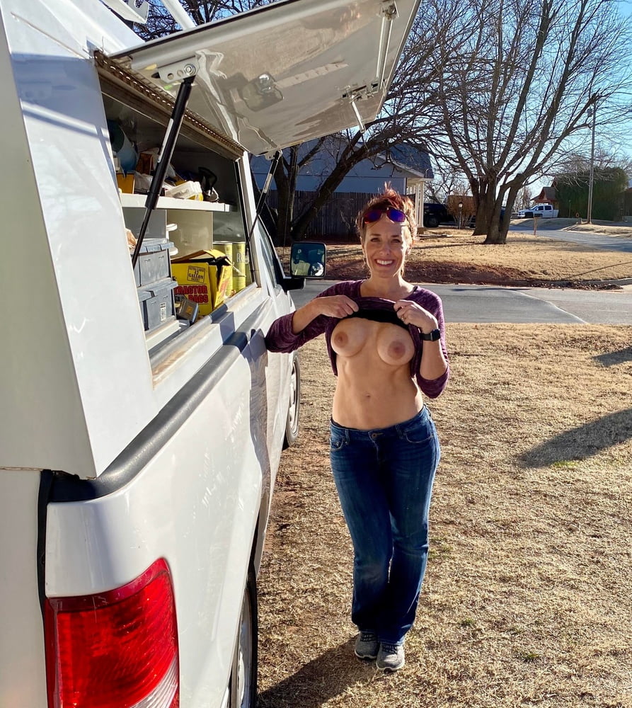 Wer ist sie, wie ist ihr Name
 #100979219