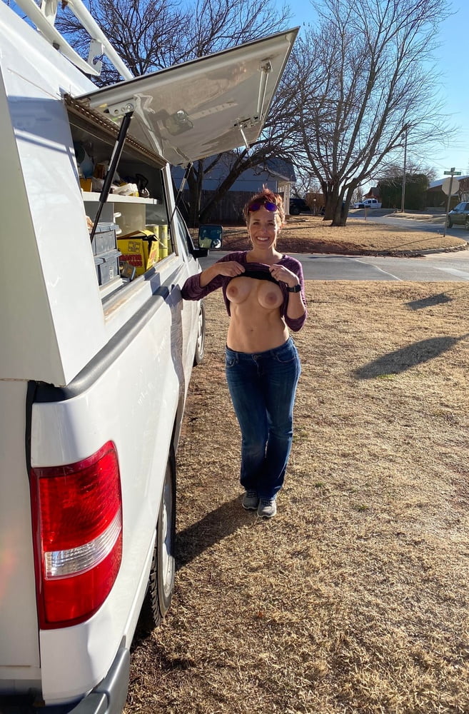 Wer ist sie, wie ist ihr Name
 #100979434