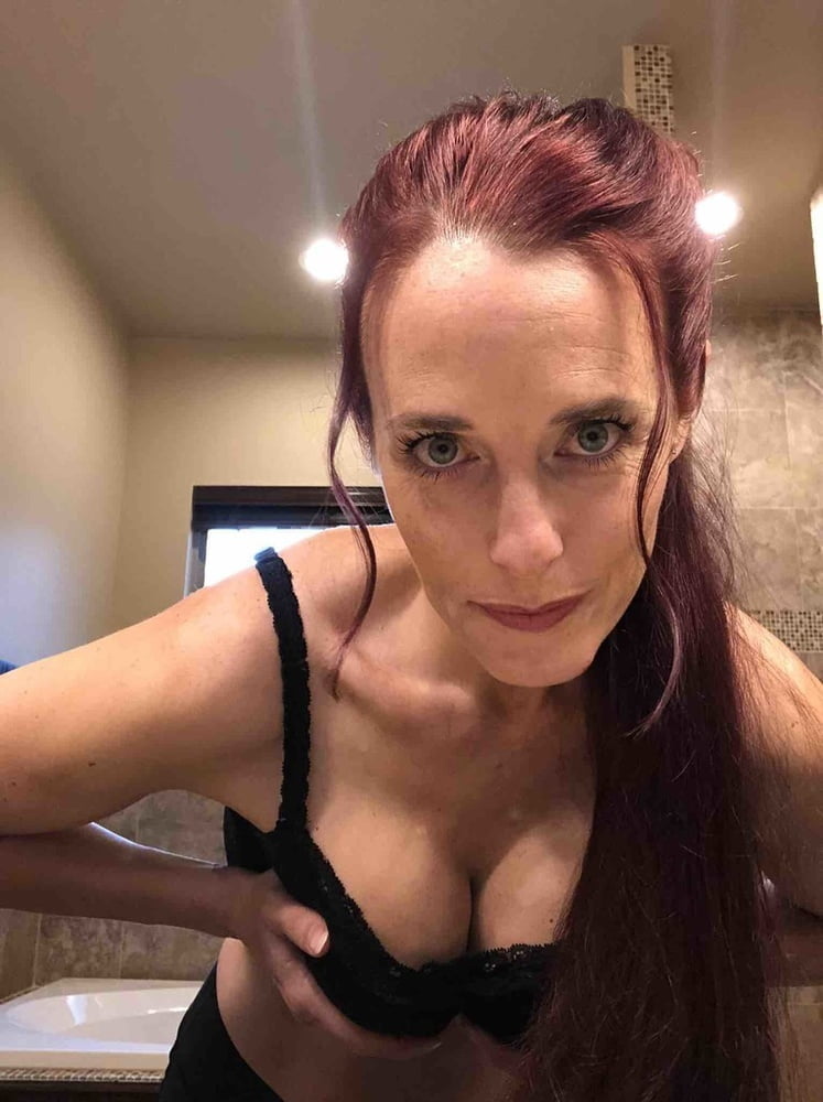 Wer ist sie, wie ist ihr Name
 #100979875