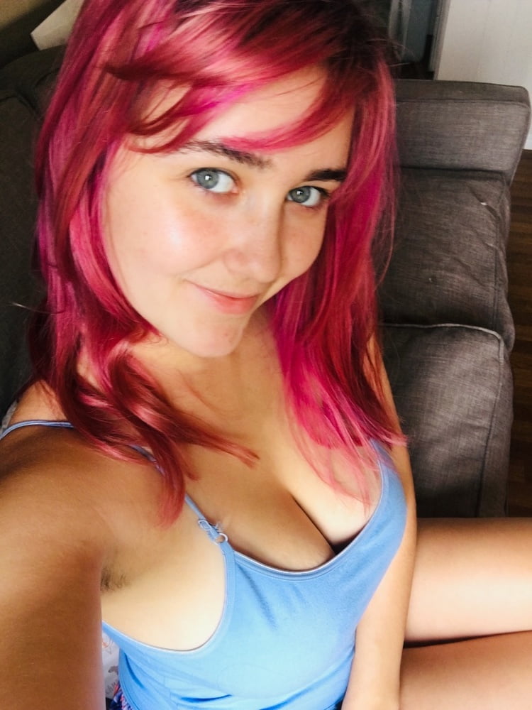 Hot 22yo ragazza pelosa selfies privato a casa e all'aperto
 #97510482